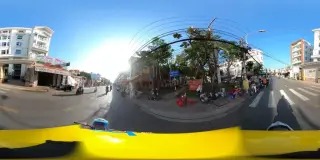Ong Cười Mẹ Khóc