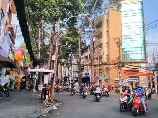 Cửa hàng đồ cũ xưa Quang Râu