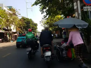 Than Dong Bookstore