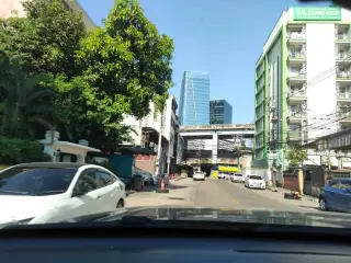 Issaya Siamese Club