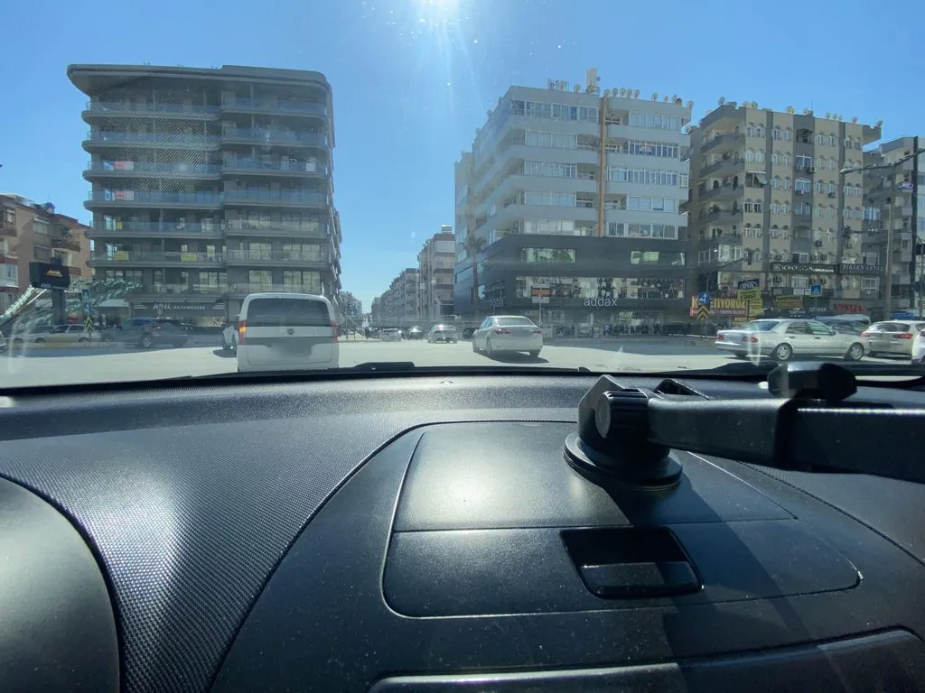 Diş Hekimi Esra Karaca