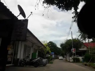 ป้าเพ็ญผัดไท
