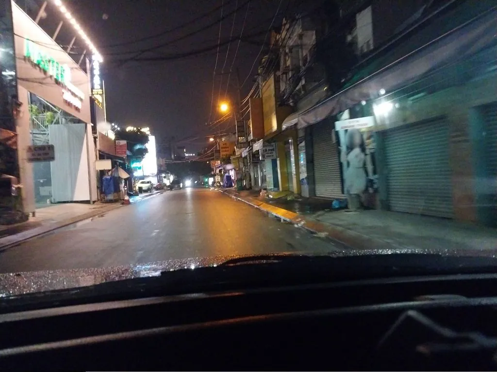 Outlet Nhà Màu Đỏ