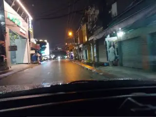 Outlet Nhà Màu Đỏ