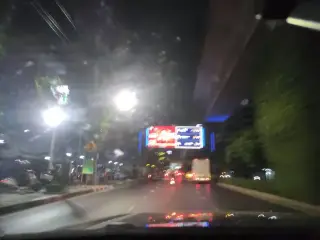 ให้เช่า คอนโด ชาโต้ว อิน ทาวน์ สุขุมวิท 62/1 ด้านหน้าโครงการ