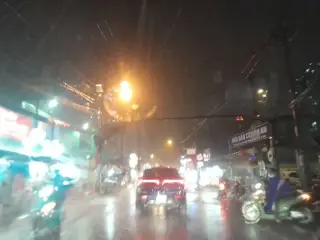 Ếch Ngồi Đáy Thố