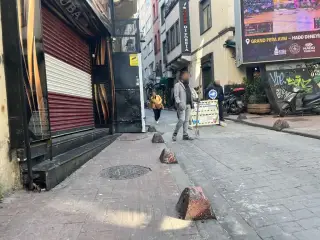 Auraper Karaoke Bar