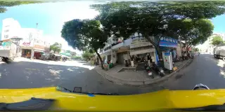 Gà Nướng Cơm Lam Tư Hoàng 2