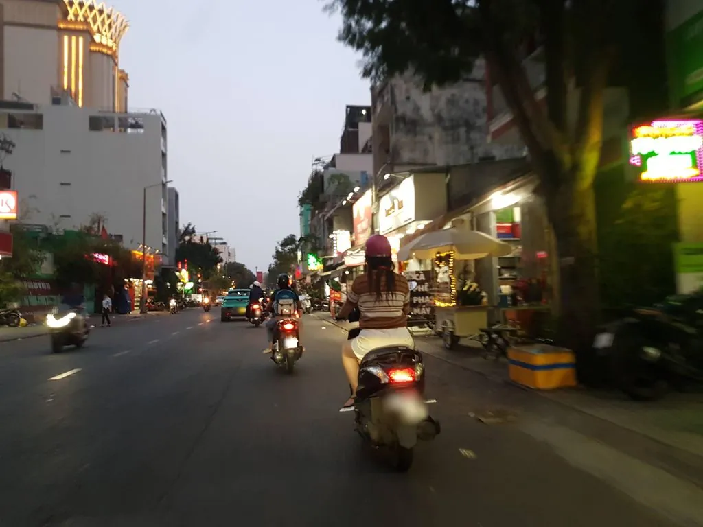 Tiệm Làm Tóc Louis
