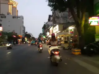 Tiệm Làm Tóc Louis