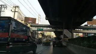 กลิ่นศรี พลาซ่า