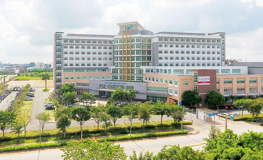 Здание международной больницы City International Hospital в Хошимине — клиника, работающая с частными страховками