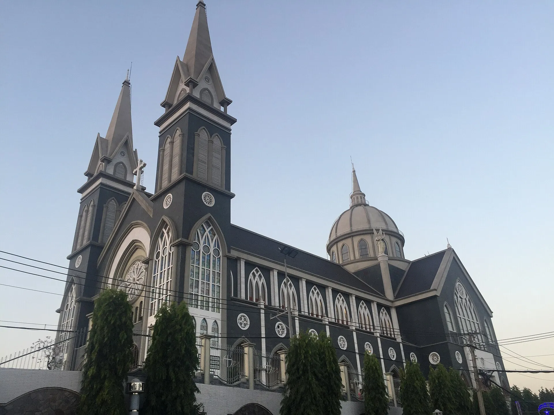 Anh Thợ Xăm Vui Vẻ - Bình Dương