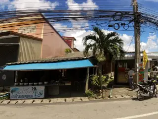 FamilyMart Soi Chao Fah