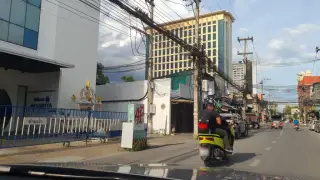 Hangout Bar and Cafe