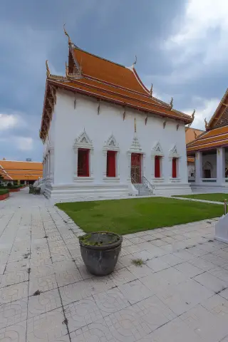 Wat Mahathat Yuwaratrangsarit — фото 4