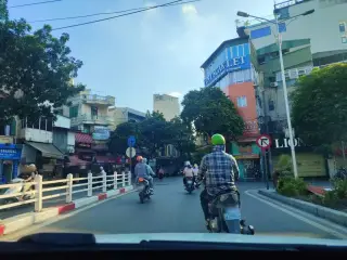 Bánh Mỳ Sốt Vang Đình Ngang