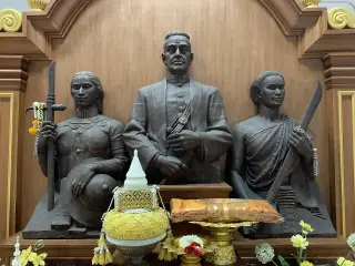 Chna Phay Tlab Phra