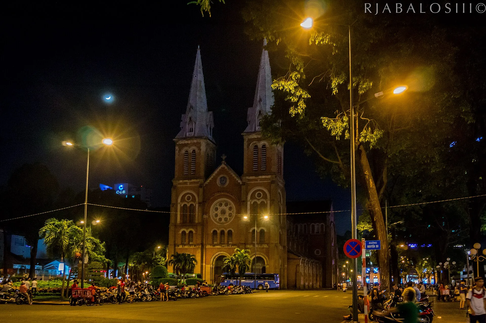 Hybrid Saigon