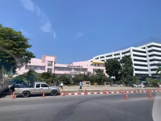โรงพยาบาลมหาราชนครราชสีมา (Maharat Nakhon Ratchasima Hospital)