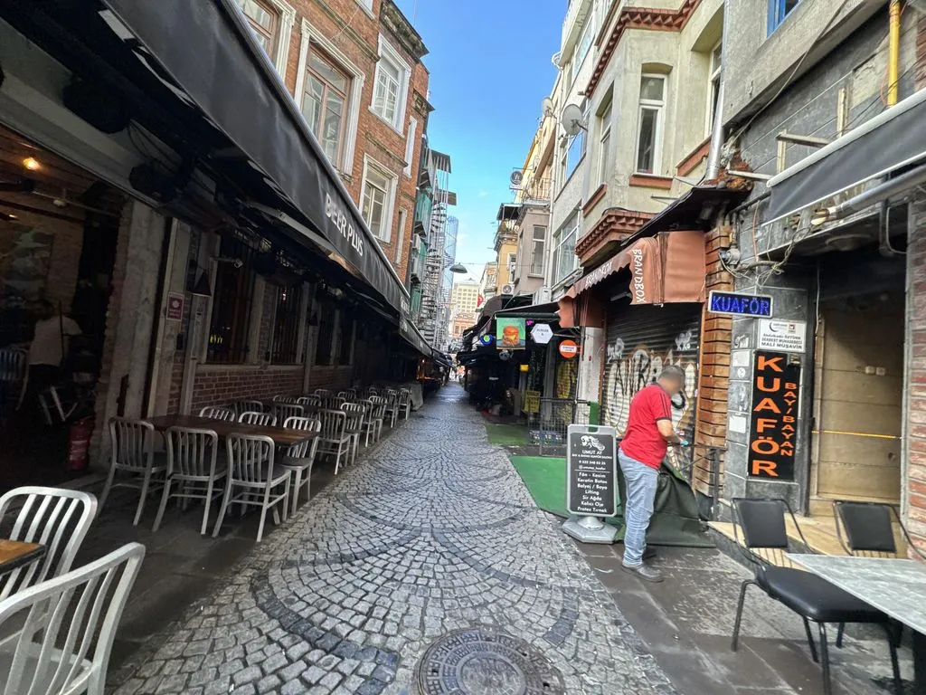 Shelter Pub