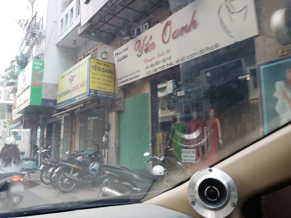 Tiệm vẽ áo dài Đình Tuấn