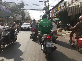 Cửa Hàng Laptop Sáng