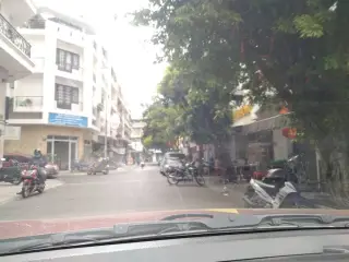 Tiệm Hạt Mơ