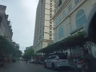 Royal Dragon Tourist