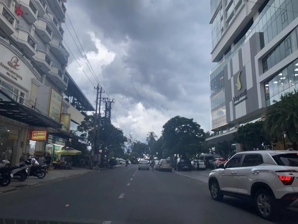 Nhà Hàng Hòn Kiến