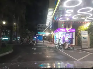 Nhà Hàng Hoàng Yến
