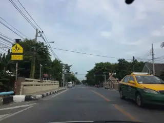 ข้าวขาหมู ตูมตาม สุขาภิบาล5  รามอินทรา
