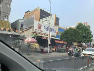 Phụ kiện trang trí Tết Nguyên Đán 2025