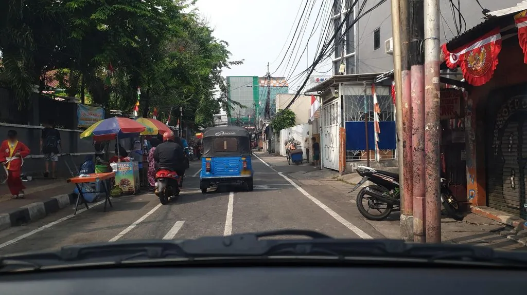 Parkiran Motor KPP Kebon Jeruk Dua