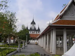 ลานพระมหาเจษฎาบดินทร์ หน้าวัดราชนัดดา