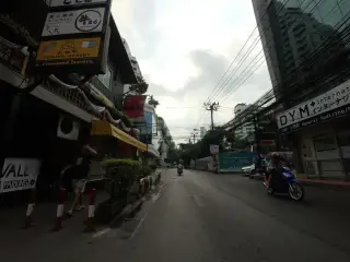 Hip Hut Cafe