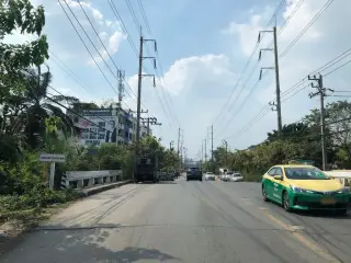 Rea Wey Hma La Sayphan Sakha Hnam Daeng- Bangphli - Lao Wei Ma La Xuan Zhuan Huo Guo