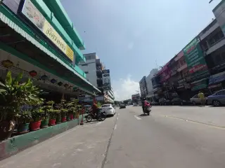ข้าวมันไก่ประตูน้ำ