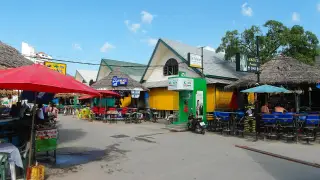 The Ozzie Larrikin.#Otopmarket/Patong