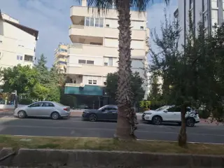 Azra Tur
