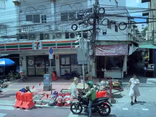 Pheng Phochna Khaw Ki Trxk Ronghmu