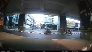 Menuang kopi
