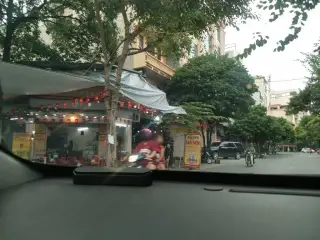 Lẩu Tiến Vua