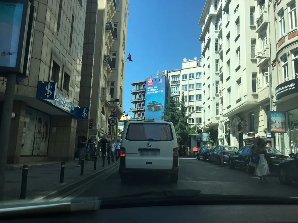 Dermatolog Öykü Maraşoğlu Çelen