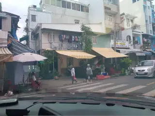 Cơm Gà Quay , Xá Xíu Hoà Ký - 24 Đào Tấn , P5 , Q5 .