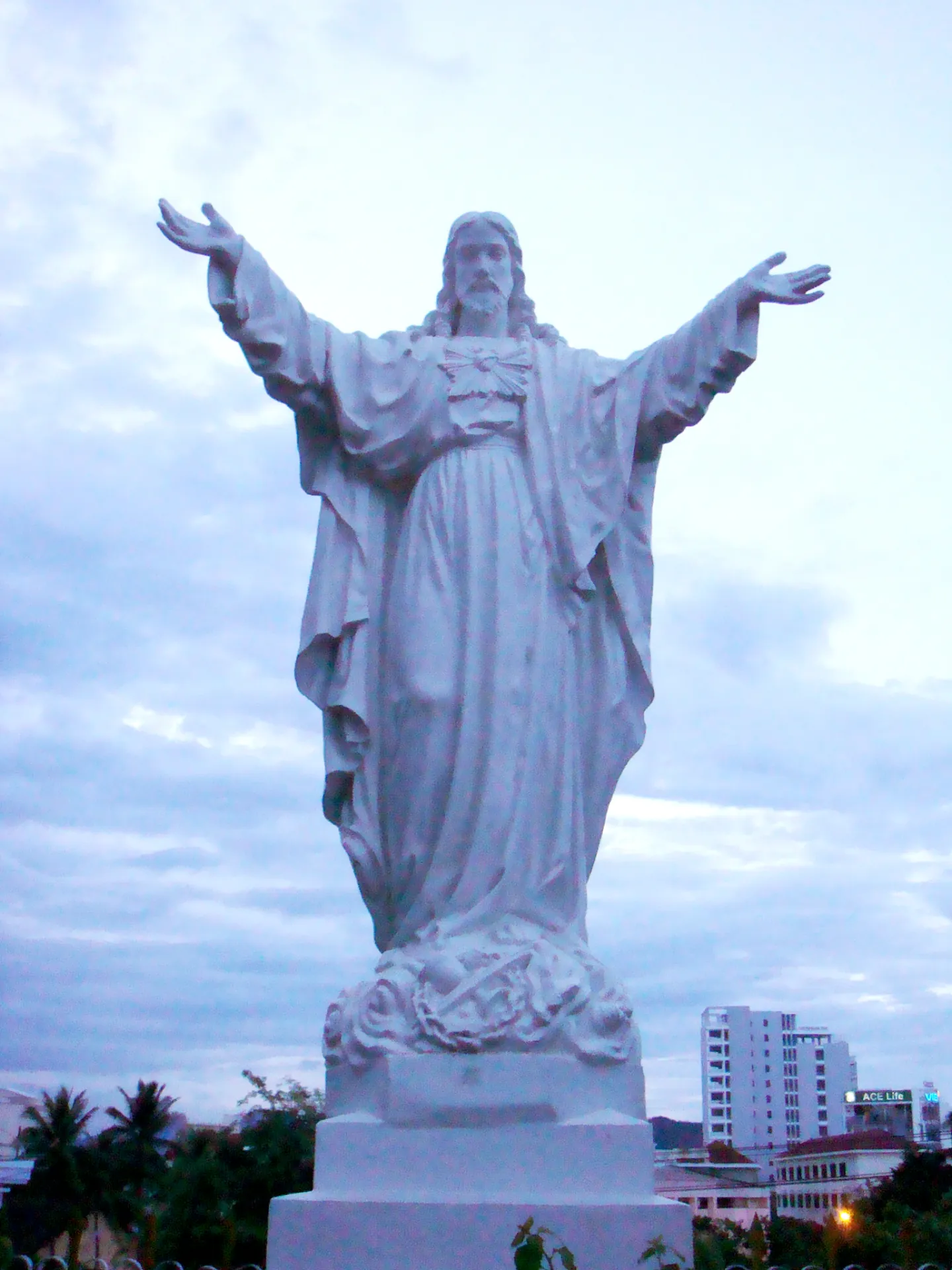 Áo Dài Sen Việt Nha Trang