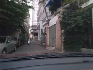 Trường Bé Ong Sài Gòn