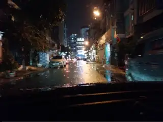 Tiệm kính nhà Bi