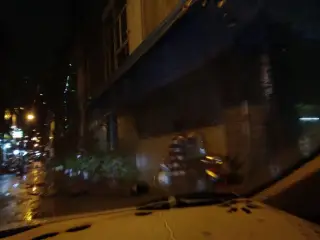 Chợ đồ cổ, đồ lính Thủy Lê