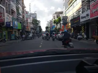 Tiệm Sửa Giày Tuấn